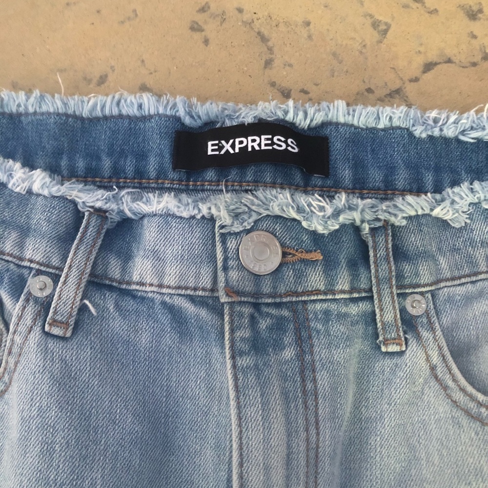 Jean mini skirt.